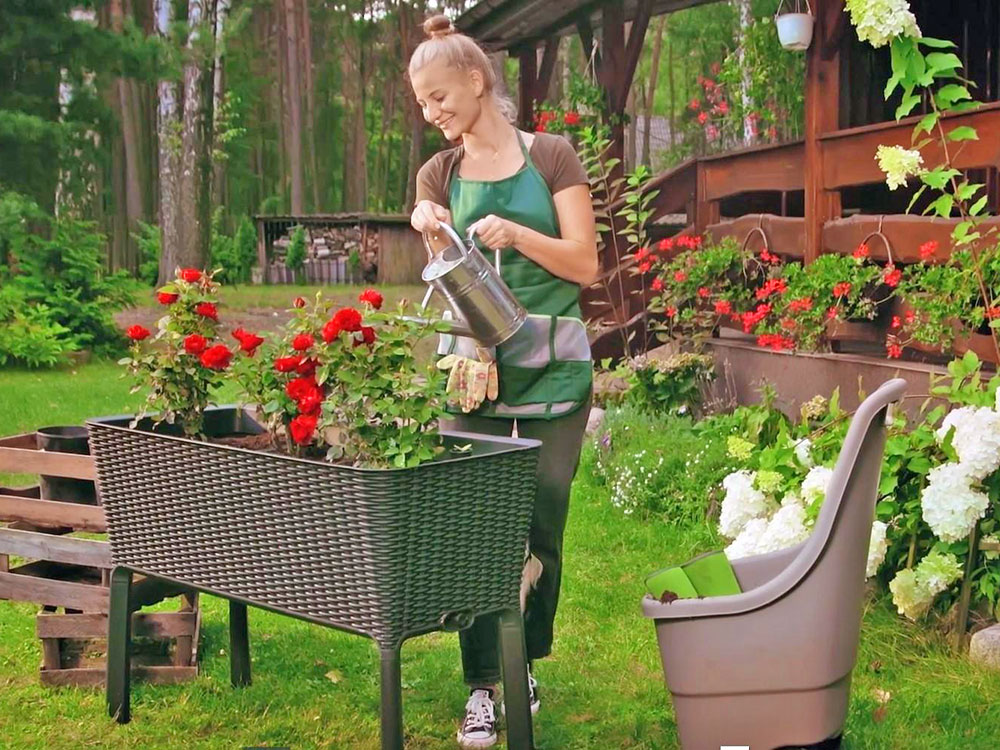 Садовая грядка Keter EASY GROWING 120л из пластика под ротанг