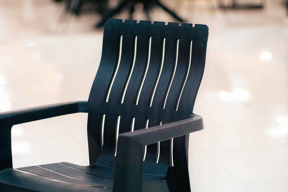 Стул садовый с подлокотниками Rattan CHICAGO из пластика