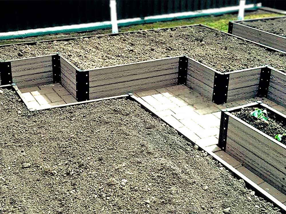 Высокая грядка Holzhof из ДПК (угловой элемент, МЕТАЛЛ) для доски 300х30 mm соеденитель