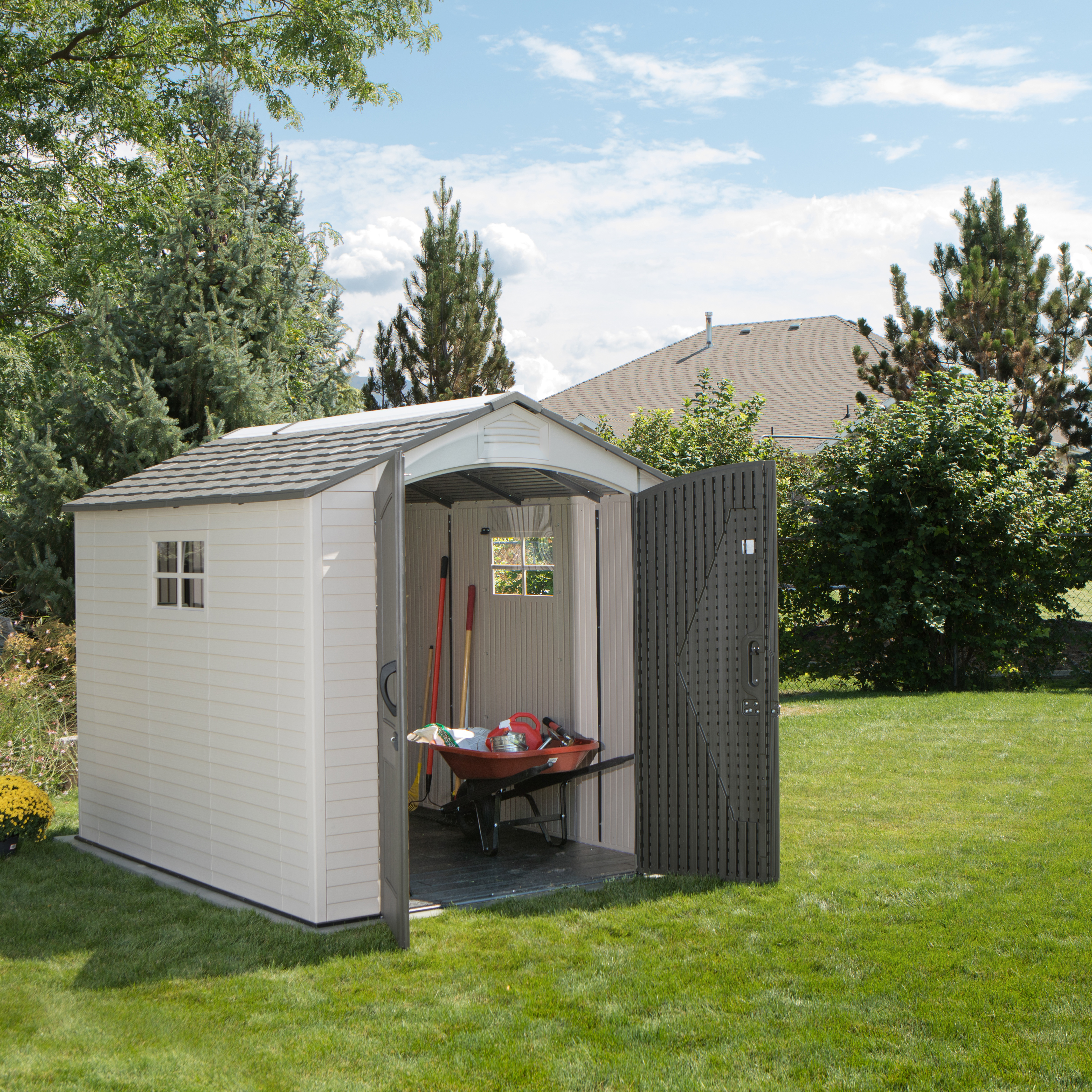 Сарай (хозблок) пластиковый Life Time 7x9,5 60252 габариты 280 х 206,6 см с двускатной крышей для дачи или загородного дома
