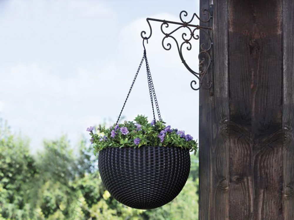 Цветочное подвесное кашпо Keter COZIES M из пластика под ротанг ⌀ 35 см, 8,6 л ВИСЯЩАЯ СФЕРА