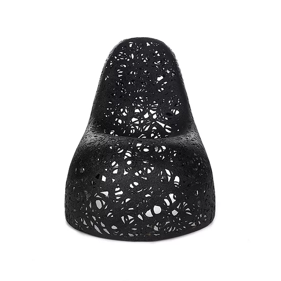 Дизайнерское уличное садовое кресло из базальта Basalt Studio SELF созданное дизайнером Раймондсом Цирулисом для ресторанов и кафе бара