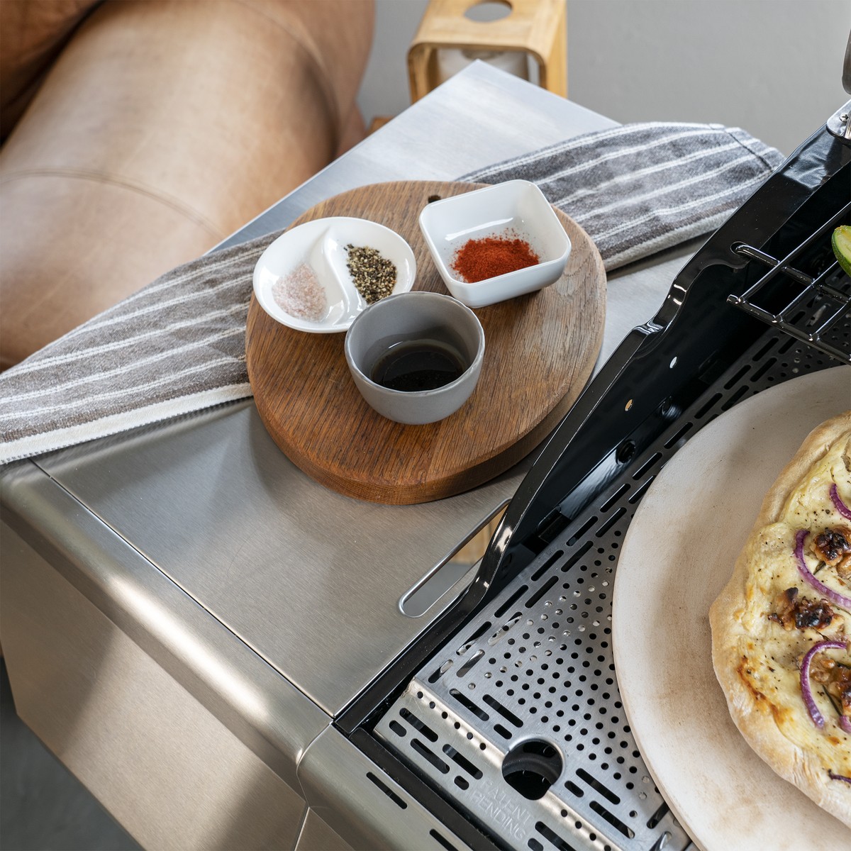 Пропановый гриль Nexgrill с четырьмя горелками и дополнительной плитой для приготовления пищи на свежем воздухе